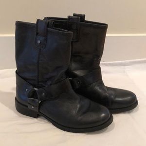 Gianni Bini black leather harness boot - size 8